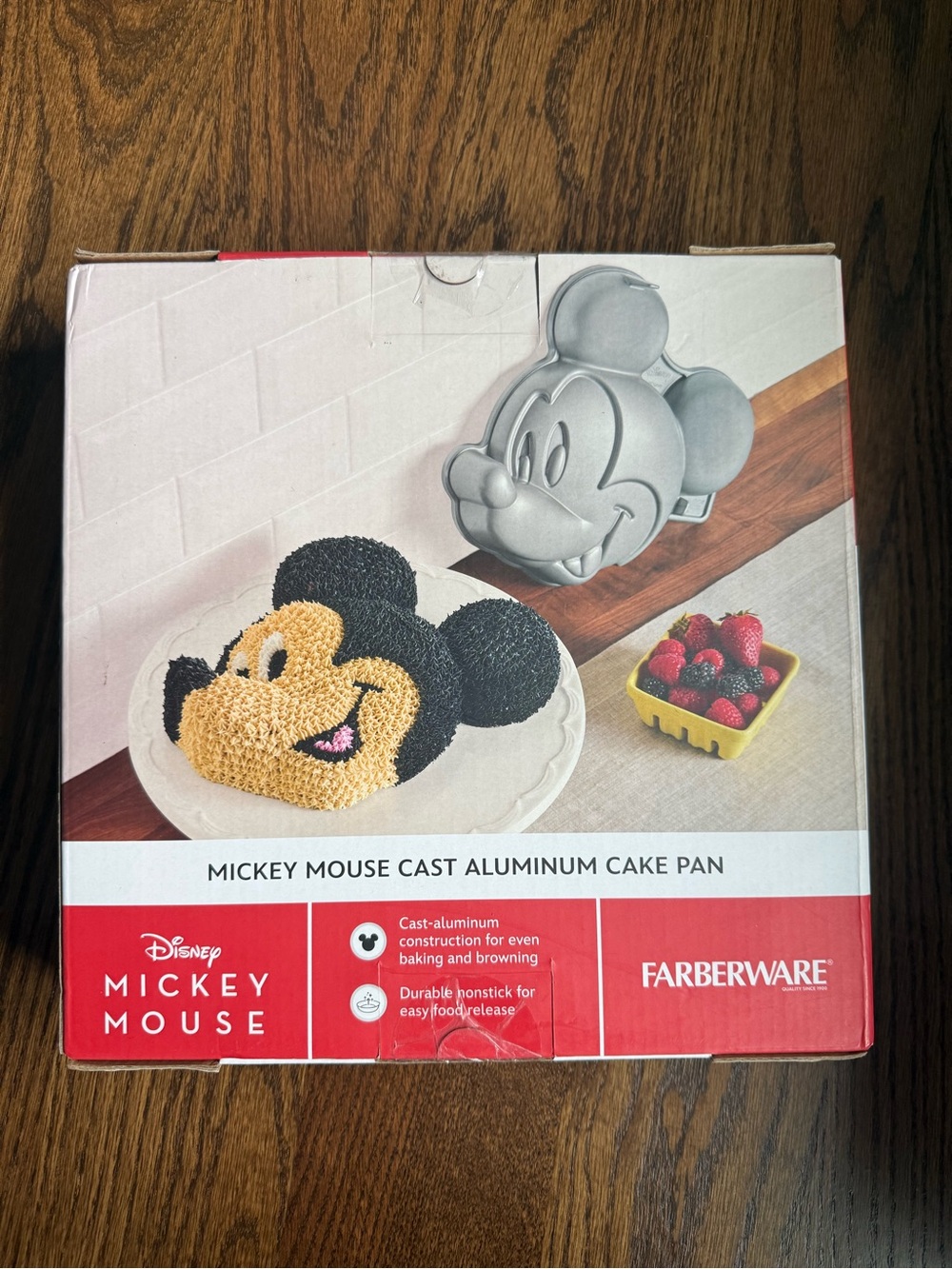 New in Box Farberware Mickey Mouse Cast Aluminum Cake Pan